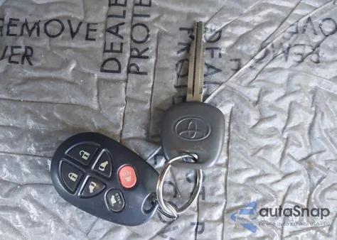 2005 Toyota Sienna Xle z USA, uszkodzony, nr VIN 5TDBA22C25S039637